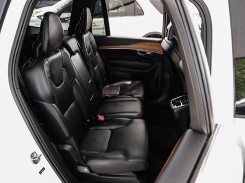 Used 2021 Volvo XC90 T6 Momentum w/ Climate Package AWD/4WD image 40