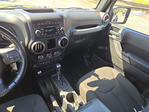 Used 2017 Jeep Wrangler Unlimited Sport w/ Connectivity Group AWD/4WD image 19