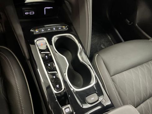 Used 2023 Buick Envision Avenir AWD/4WD image 14