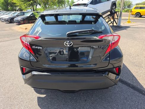 Used 2018 Toyota C-HR XLE FWD image 4
