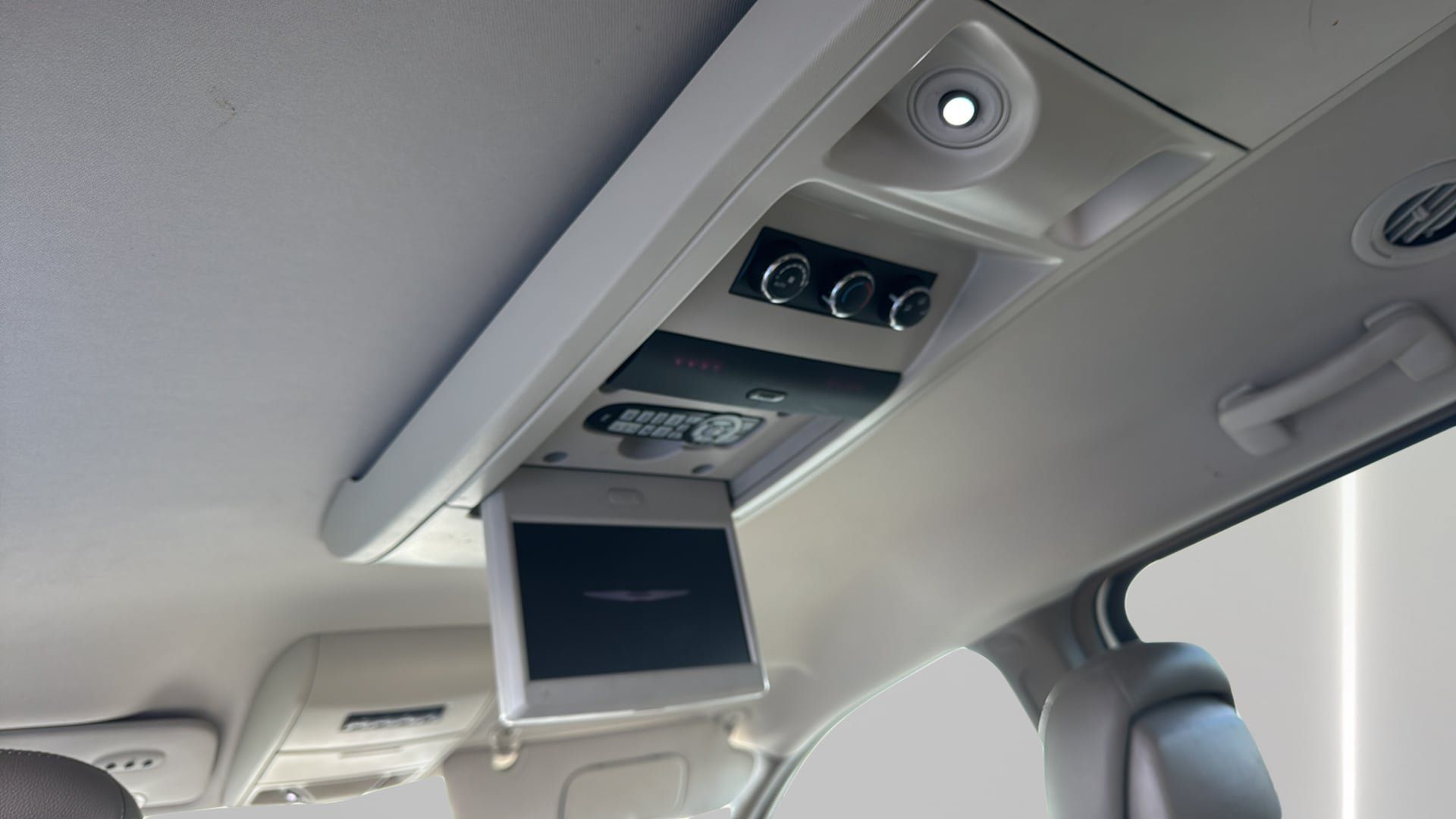 Used 2012 Chrysler Town & Country Touring w/ Entertainment Group #1 FWD image 34
