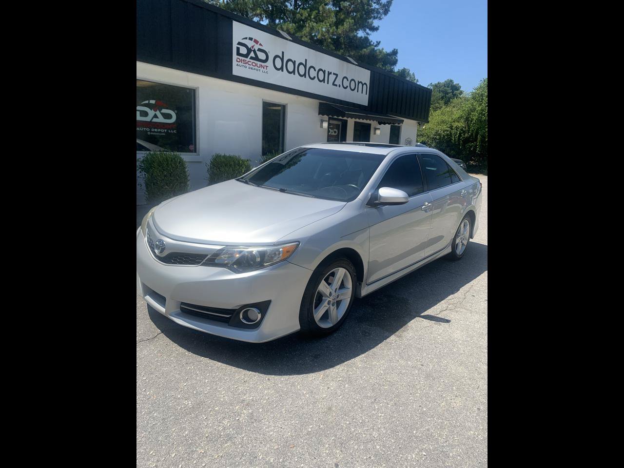 Used 2014 Toyota Camry SE w/ Leather Package FWD image 1