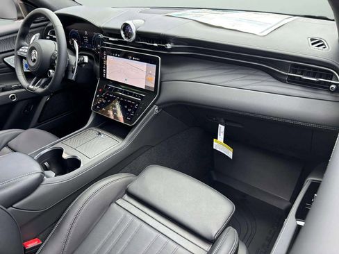 New 2025 Maserati Grecale GT image 2