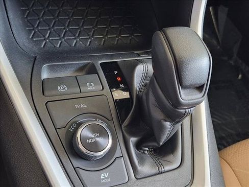 Used 2024 Toyota RAV4 XLE w/ Convenience Package AWD/4WD image 11
