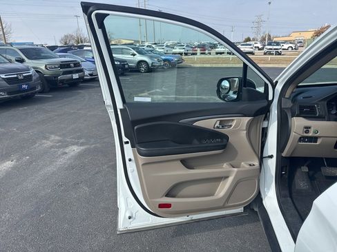 Used 2021 Honda Pilot EX image 9