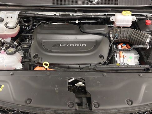 Used 2024 Chrysler Pacifica Select image 30