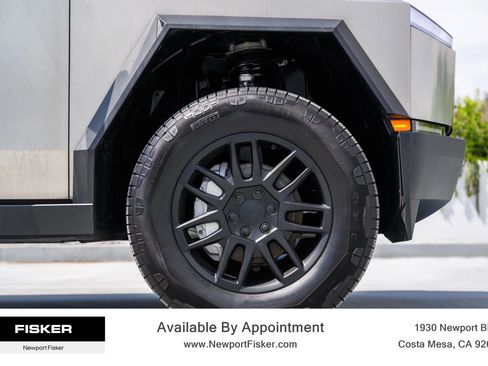 Used 2024 Tesla Cybertruck AWD Crew Cab image 7