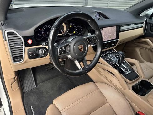 Used 2022 Porsche Cayenne Platinum Edition image 4