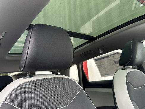 New 2026 Volkswagen Taos SE image 16