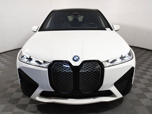 Used 2023 BMW iX xDrive50 w/ Sport Package AWD/4WD image 10