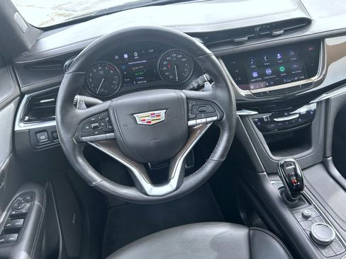 Used 2022 Cadillac XT6 Sport w/ Platinum Package image 16