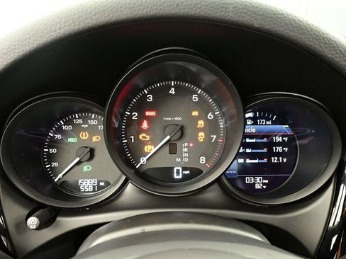 Certified 2024 Porsche Macan AWD/4WD image 9