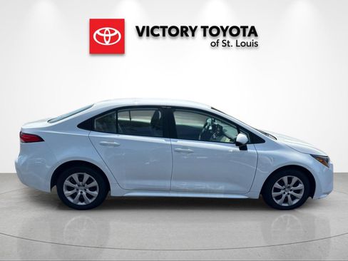 Used 2025 Toyota Corolla LE FWD image 2