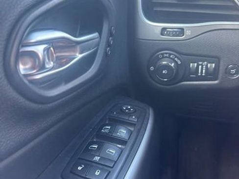 Used 2019 Jeep Cherokee High Altitude image 14