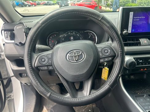 Used 2020 Toyota RAV4 XLE w/ Convenience Package AWD/4WD image 18