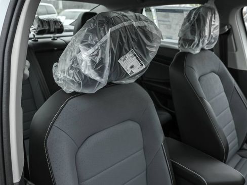 Used 2026 Volkswagen Jetta SE FWD image 35