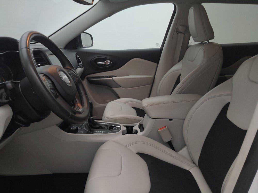 Used 2020 Jeep Cherokee Latitude Plus w/ Comfort/Convenience Group AWD/4WD image 17