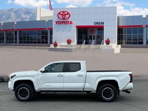 Used 2024 Toyota Tacoma SR5 AWD/4WD image 6