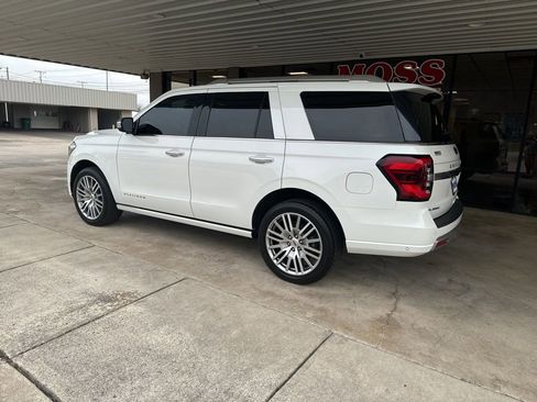 Certified 2022 Ford Expedition Platinum AWD/4WD image 6