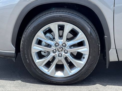Certified 2026 Toyota Highlander Limited AWD/4WD image 34