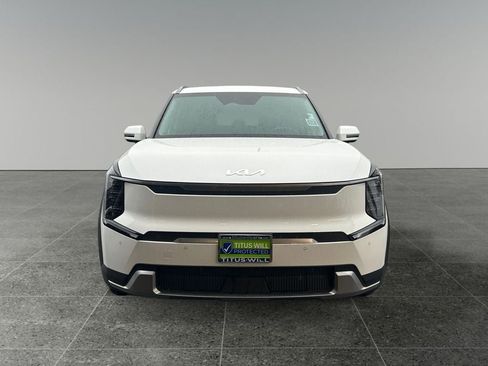 Used 2024 Kia EV9 Wind image 2