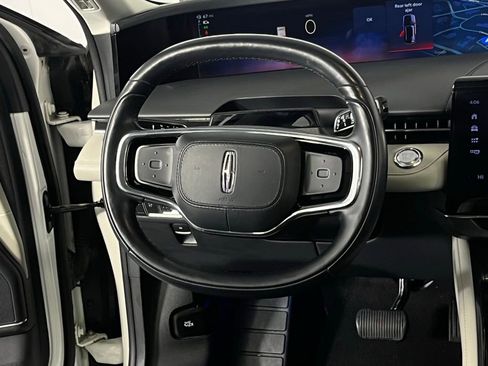 Used 2024 Lincoln Nautilus Reserve image 17