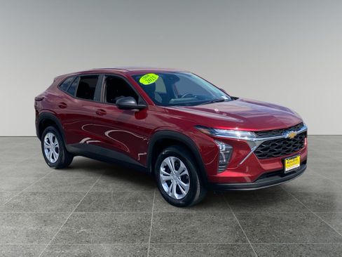 Used 2025 Chevrolet Trax LS FWD image 7