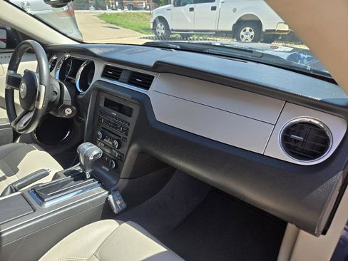 Used 2011 Ford Mustang Premium w/ 202A Rapid Spec Order Code RWD image 18