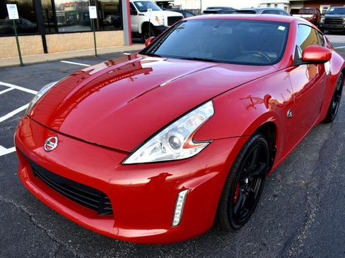 Used 2015 Nissan 370Z Coupe image 2