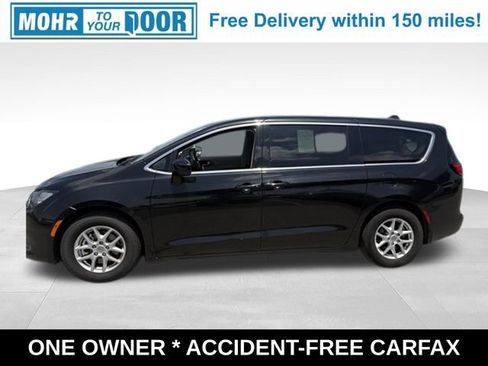 Used 2023 Chrysler Voyager LX FWD image 2