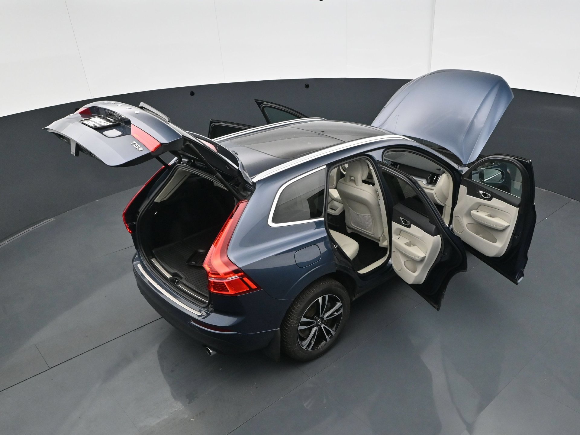 Used 2018 Volvo XC60 T8 Momentum AWD/4WD image 44