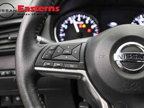 Used 2019 Nissan Rogue SV w/ Premium Package image 15