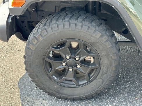 Used 2022 Jeep Gladiator Willys image 9