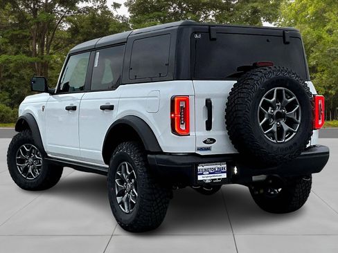 New 2025 Ford Bronco Badlands image 3