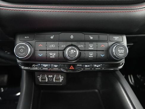 Used 2025 Dodge Durango GT AWD/4WD image 30