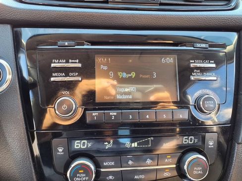Used 2017 Nissan Rogue SV FWD image 5
