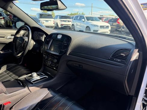 Used 2016 Chrysler 300 S RWD image 15