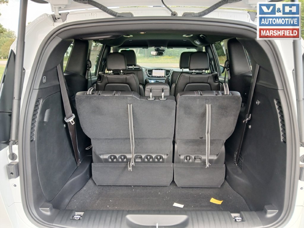 New 2027 Chrysler Pacifica Select w/ Family Tech Group AWD/4WD image 31