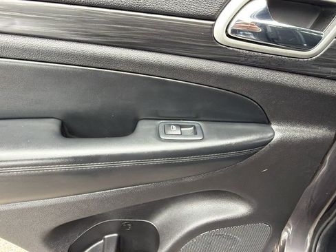 Used 2021 Jeep Grand Cherokee Laredo image 11