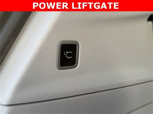 Used 2024 Chrysler Voyager LX image 41