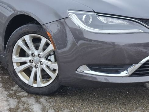 Used 2015 Chrysler 200 Limited w/ Convenience Group image 3