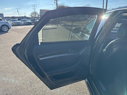 Used 2015 Audi S8 w/ S8 Cold Weather Package image 15