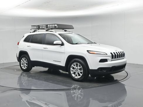 Used 2017 Jeep Cherokee Latitude FWD image 26