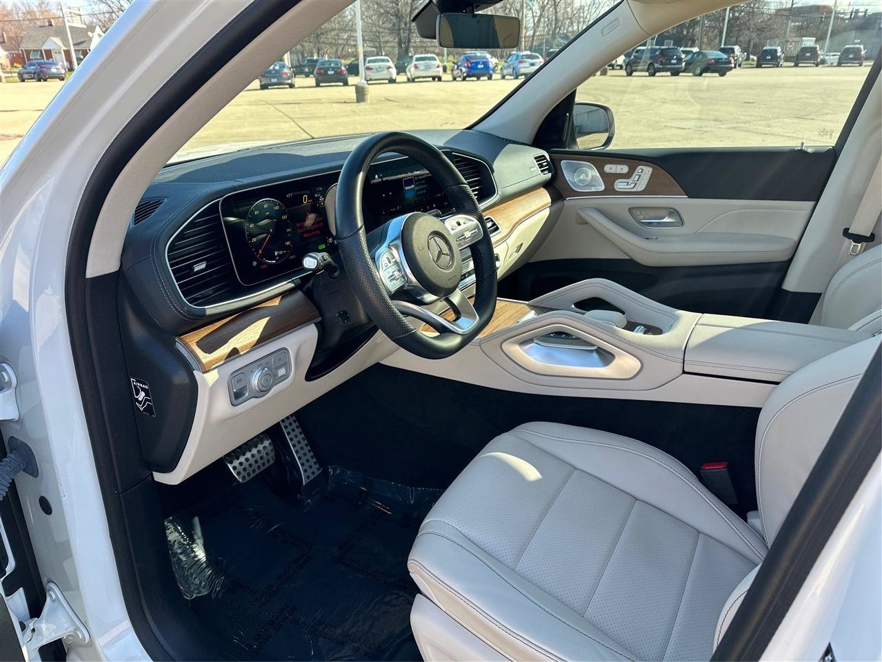 Used 2023 Mercedes-Benz GLS 450 4MATIC w/ AMG Line Exterior image 9