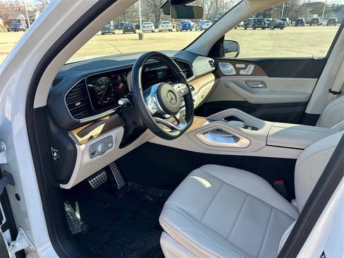 Used 2023 Mercedes-Benz GLS 450 4MATIC w/ AMG Line Exterior image 9