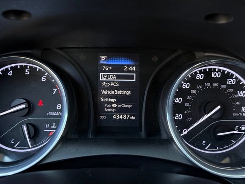 Used 2020 Toyota Camry SE FWD image 10