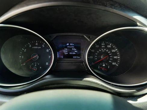 Used 2021 Kia Sedona LX FWD image 42