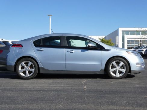 Used 2015 Chevrolet Volt w/ Enhanced Safety Package 1 image 2