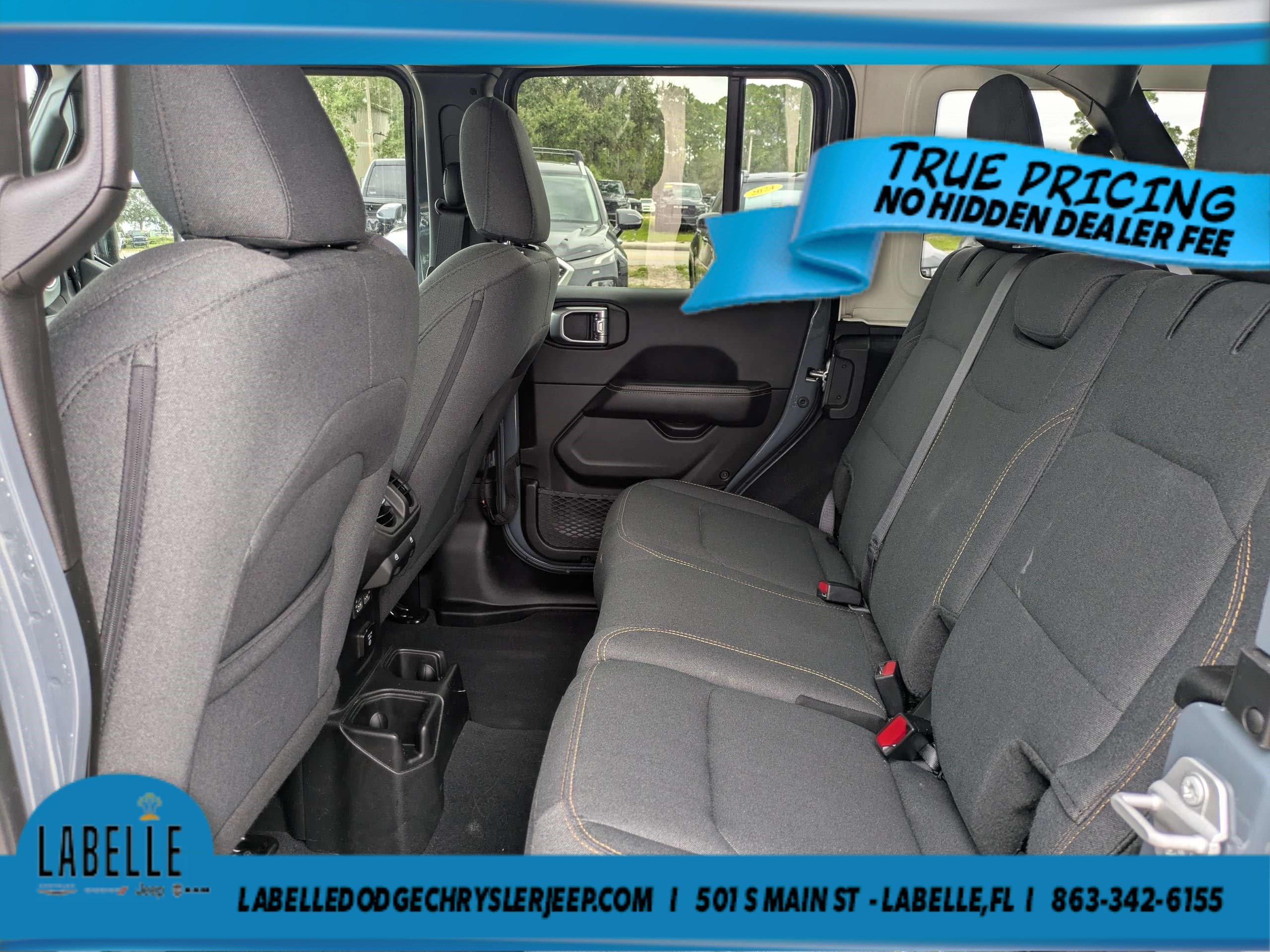 Used 2026 Jeep Wrangler Unlimited Sahara AWD/4WD image 12