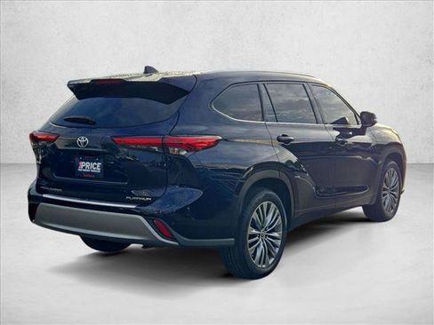 Used 2021 Toyota Highlander Platinum FWD image 5